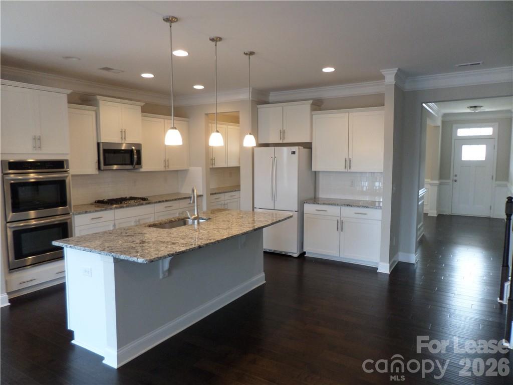 9515 Inverness Bay Road Charlotte, NC 28278 - Photo 3 of 17 Gallery Image 3