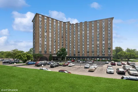 $250,000 | 1 Renaissance Place, Unit 3PH, Palatine, IL 60067