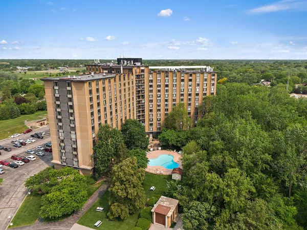 $250,000 | 1 Renaissance Place, Unit 3PH, Palatine, IL 60067