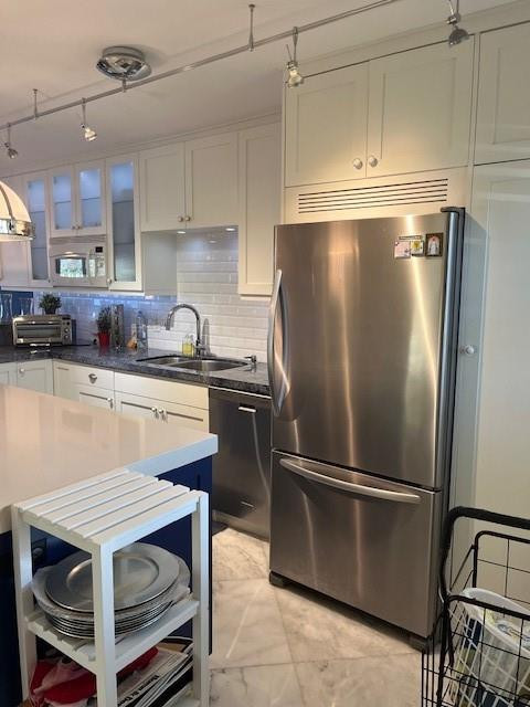 2758 Northeast 30th Avenue, Unit 3A Lighthouse Point, FL 33064 - Photo 12 of 29 Kitchen Refrigerator