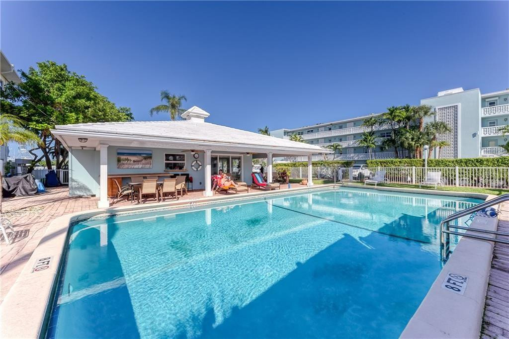 2758 Northeast 30th Avenue, Unit 3A Lighthouse Point, FL 33064 - Photo 26 of 29 Pool & Club house