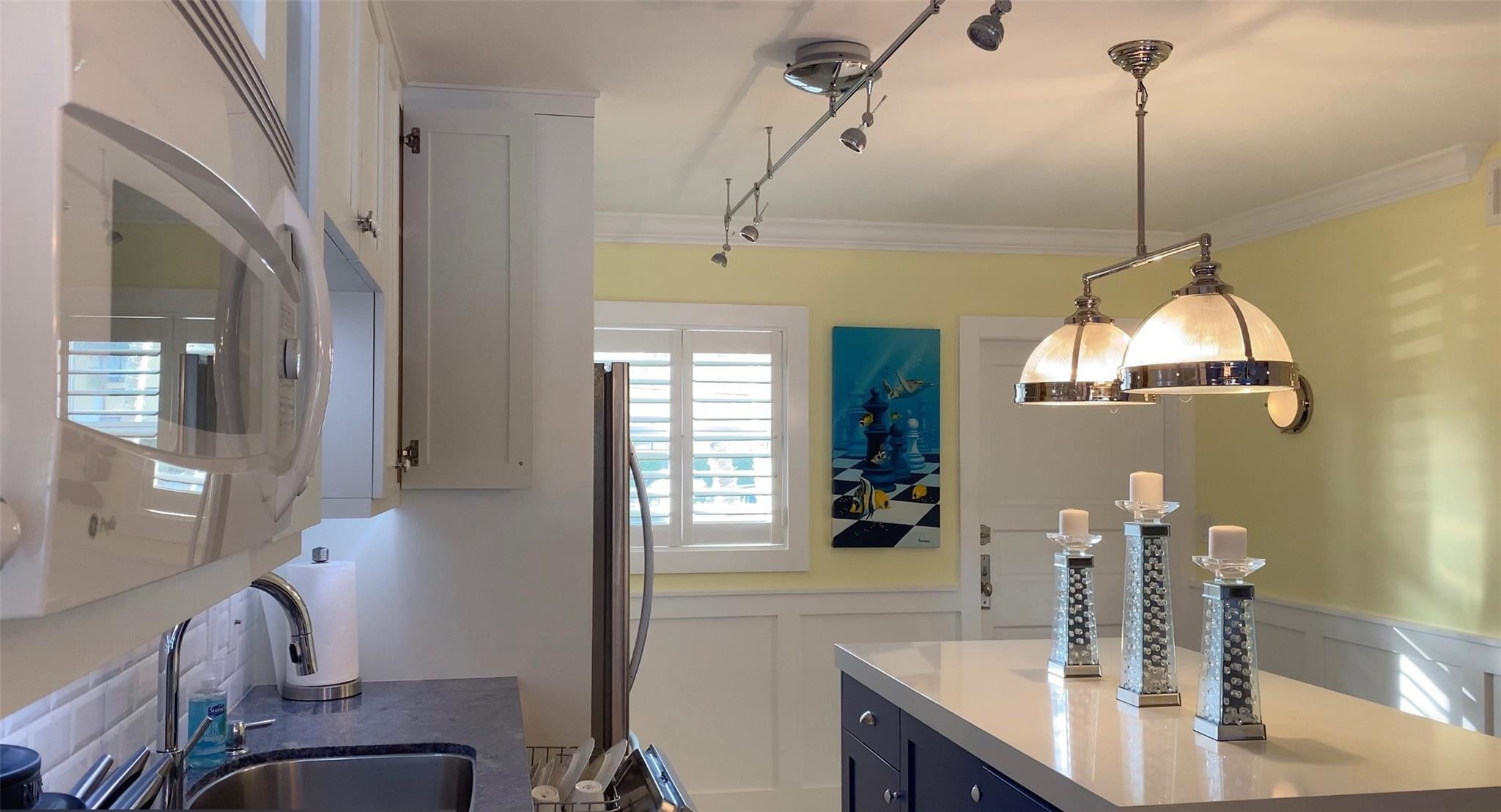 2758 Northeast 30th Avenue, Unit 3A Lighthouse Point, FL 33064 - Photo 9 of 29 Kitchen