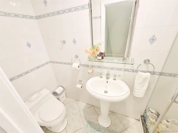 $1,100,000 | 24 Edna Drive, Syosset, NY 11791