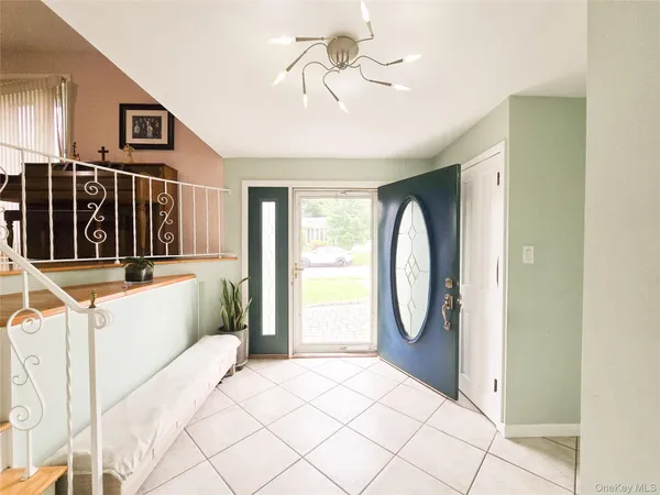 $1,100,000 | 24 Edna Drive, Syosset, NY 11791