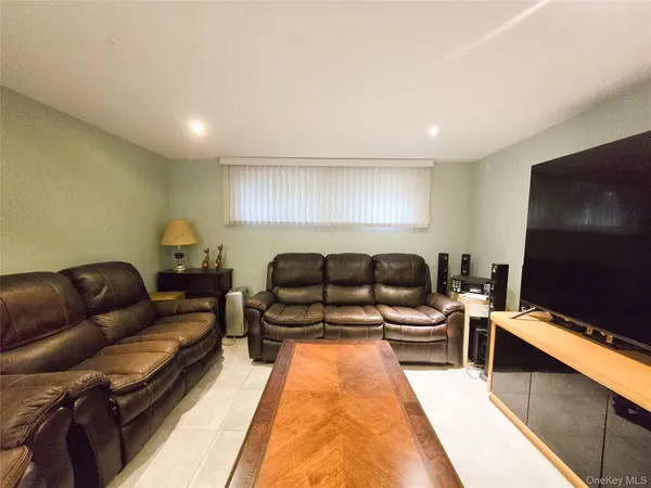 $1,100,000 | 24 Edna Drive, Syosset, NY 11791