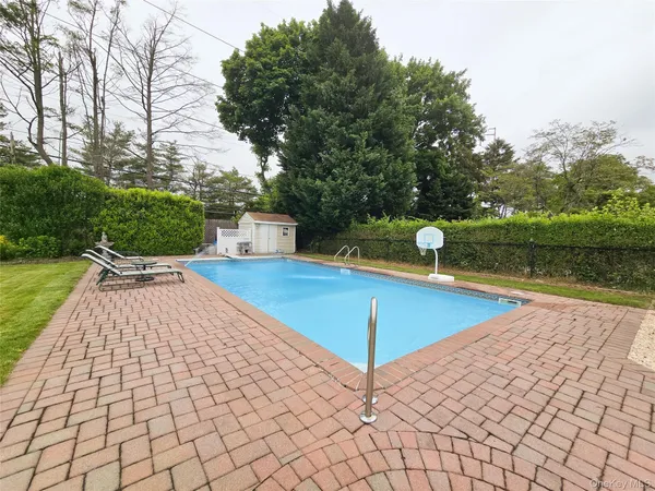 $1,100,000 | 24 Edna Drive, Syosset, NY 11791