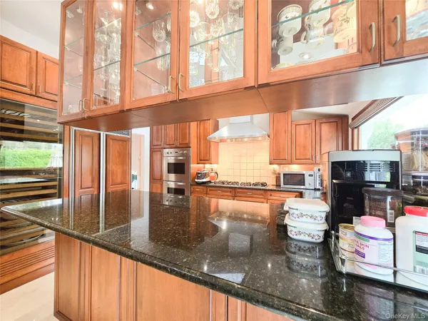 $1,100,000 | 24 Edna Drive, Syosset, NY 11791