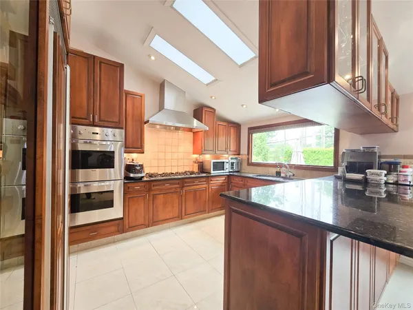 $1,100,000 | 24 Edna Drive, Syosset, NY 11791