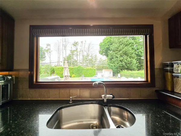 $1,100,000 | 24 Edna Drive, Syosset, NY 11791