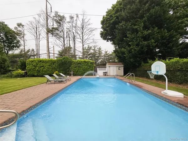 $1,100,000 | 24 Edna Drive, Syosset, NY 11791