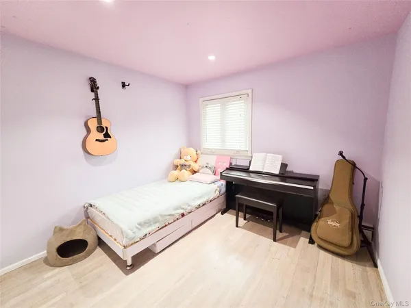 $1,100,000 | 24 Edna Drive, Syosset, NY 11791