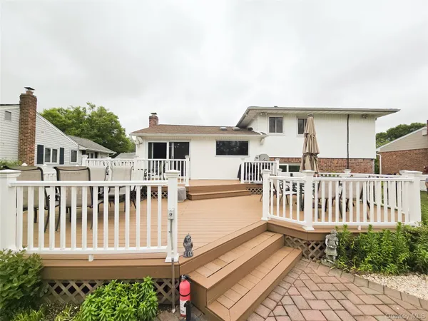 $1,100,000 | 24 Edna Drive, Syosset, NY 11791