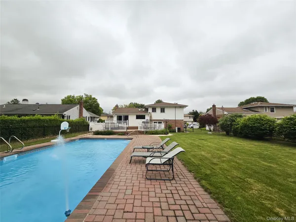 $1,100,000 | 24 Edna Drive, Syosset, NY 11791