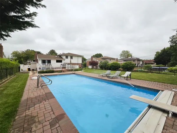 $1,100,000 | 24 Edna Drive, Syosset, NY 11791