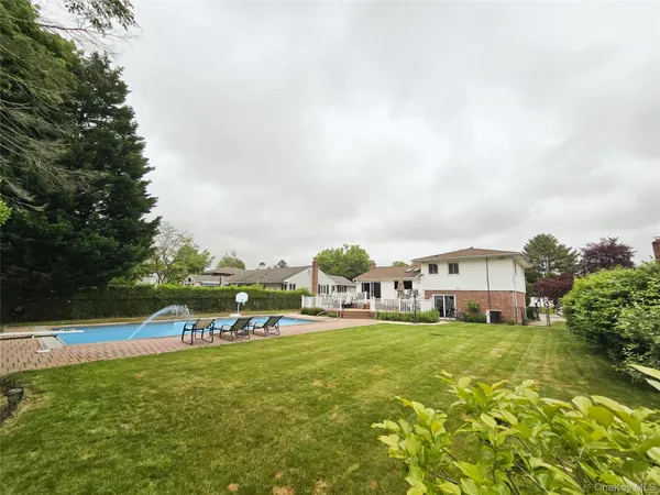 $1,100,000 | 24 Edna Drive, Syosset, NY 11791