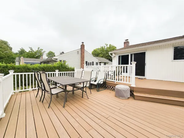 $1,100,000 | 24 Edna Drive, Syosset, NY 11791