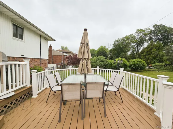 $1,100,000 | 24 Edna Drive, Syosset, NY 11791