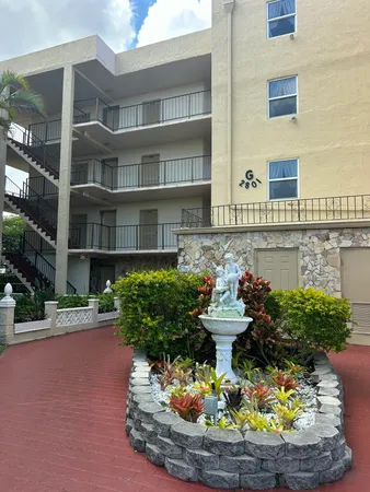 $1,950 | 2801 Somerset Drive, Unit 201, Lauderdale Lakes, FL 33311