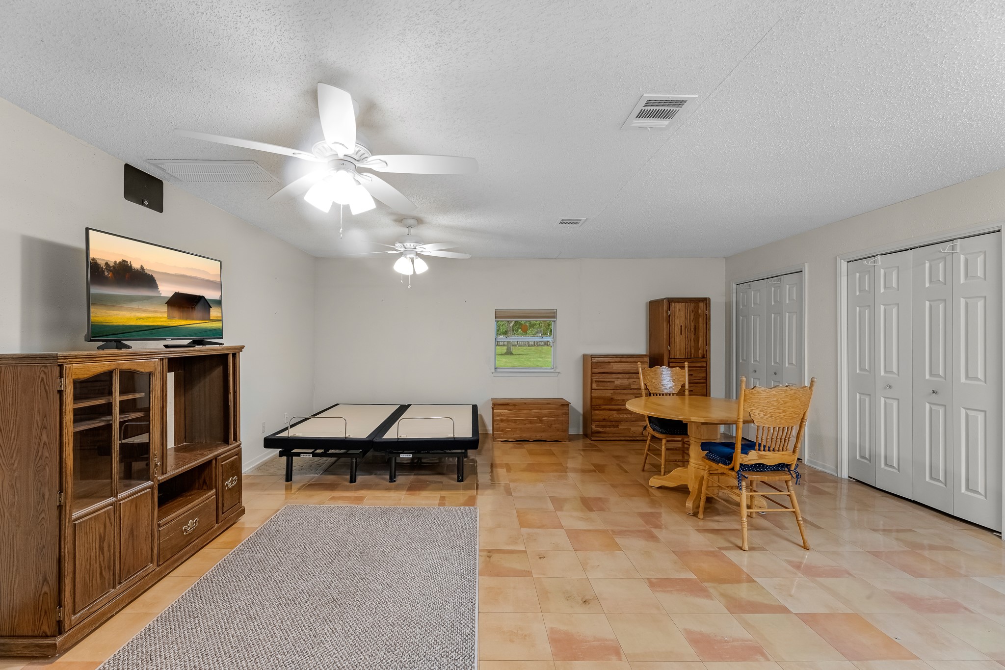 7315 Pine Street Manvel, TX 77578 - Photo 44 of 50 a living room with furniture and a flat screen tv
