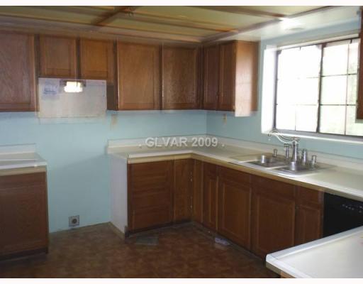 2050 East Gamebird Road Pahrump, NV 89048 - Photo 2 of 6 Kitchen.