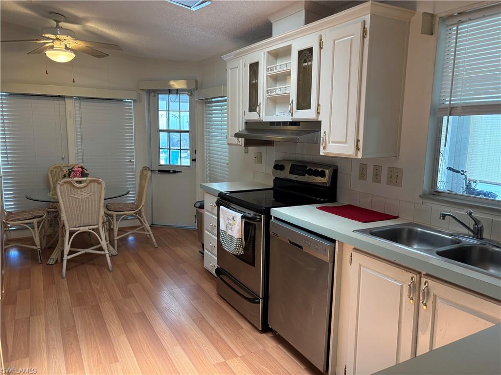 49 Turquoise Avenue, Unit 49T Naples, FL 34114 - Photo 28 of 29 a kitchen that has a sink and a stove in it