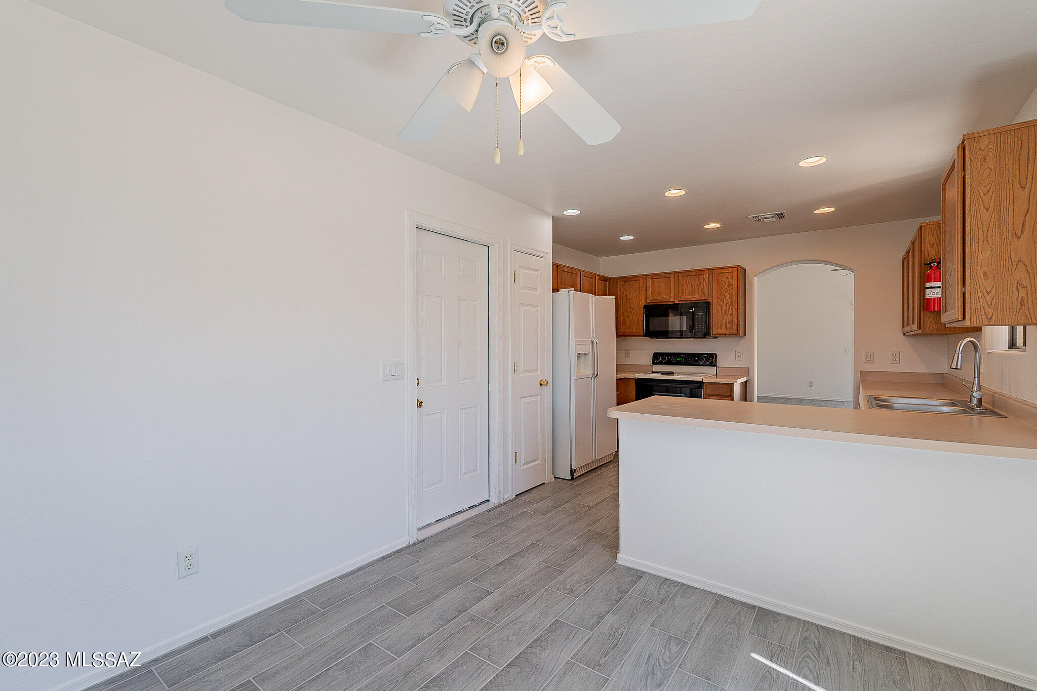 8513 East Sarnoff Ridge Loop Tucson, AZ 85710 - Photo 15 of 33