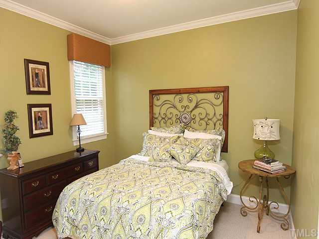 4019 Heathgate Lane Raleigh, NC 27613 - Photo 18 of 24 1st floor bedroom/in-law suite with full bath.