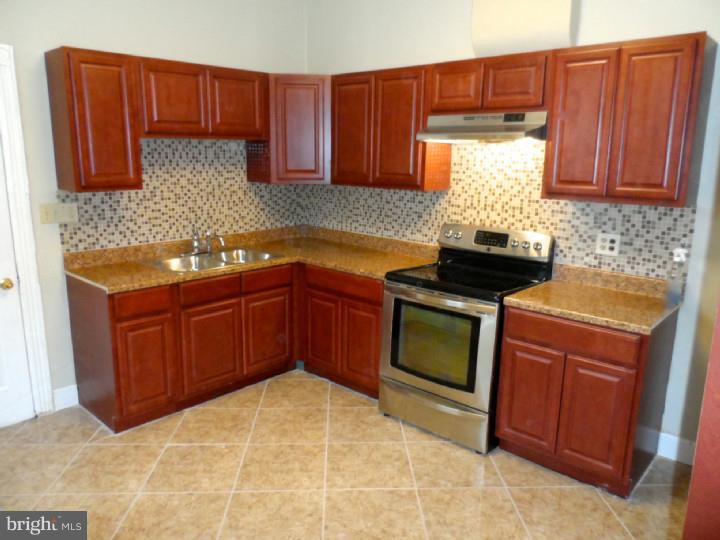 931 Robeson Street Reading, PA 19604 - Photo 2 of 3 Gallery Image 2