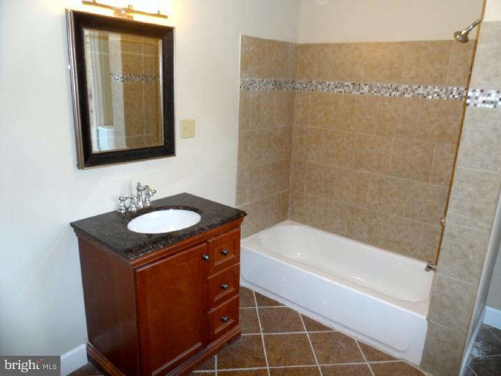 931 Robeson Street Reading, PA 19604 - Photo 3 of 3 Gallery Image 3