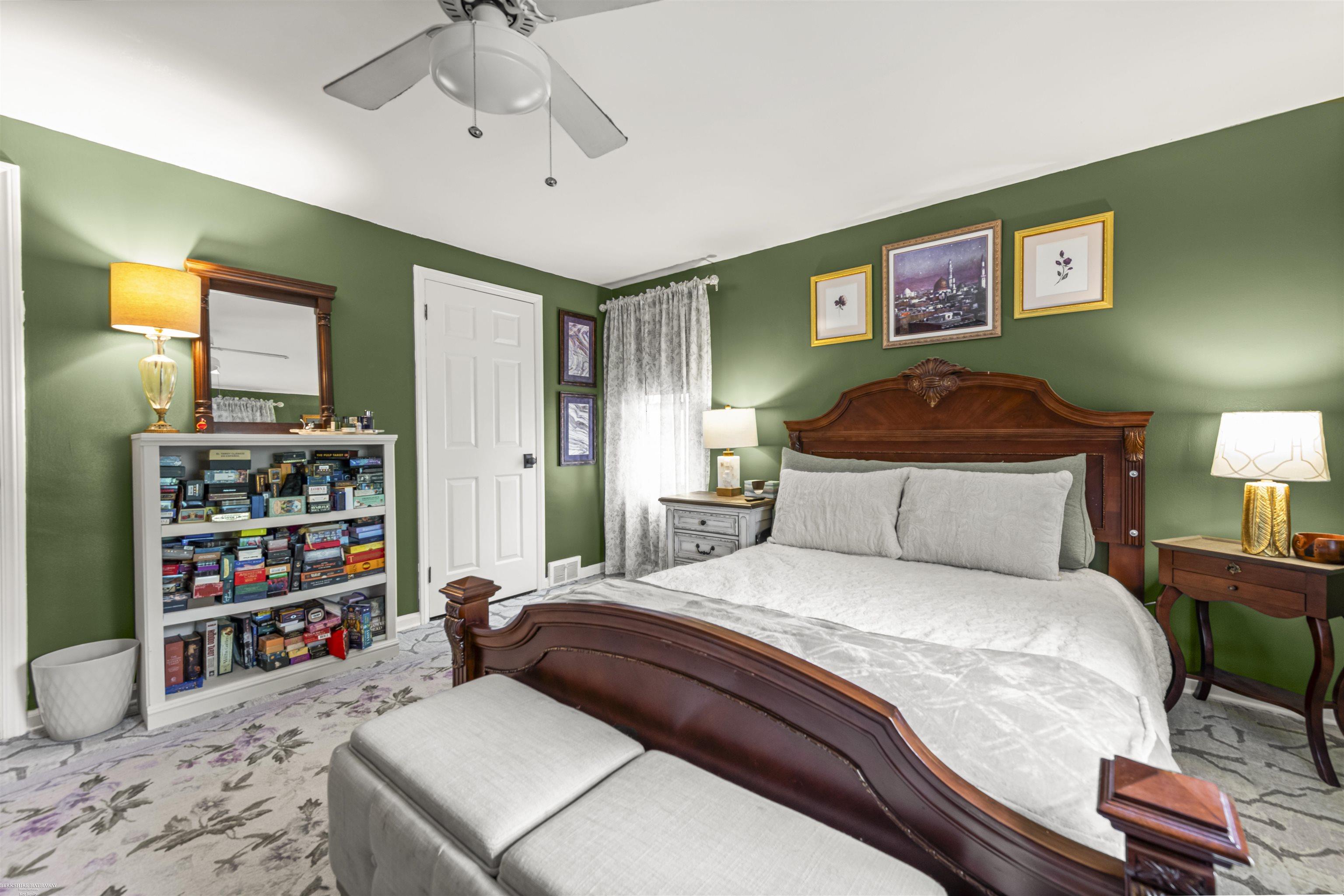 1597 Newcastle Road Grosse Pointe, MI 48236 - Photo 18 of 31 50192074-ed172dd5-20d3-46ec-b538-efeaf4551155.JPG