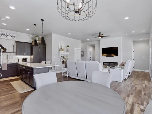$794,999 | 734 Flamecrest Drive, Fruita, CO 81521