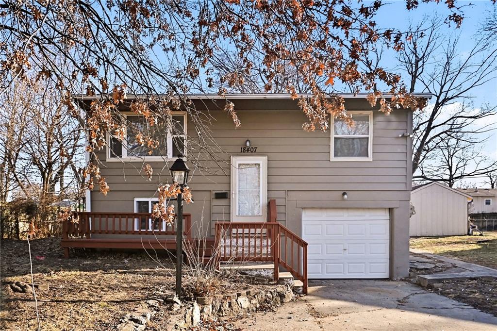 18407 Lexington Road Independence, MO 64058 - Photo 2 of 17