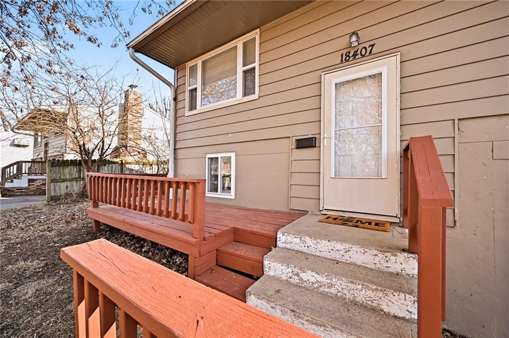 18407 Lexington Road Independence, MO 64058 - Photo 3 of 17