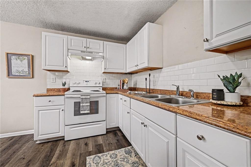 18407 Lexington Road Independence, MO 64058 - Photo 7 of 17