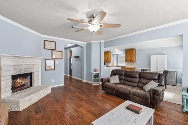 $3,200 | 10134 West Temple Drive, Houston, TX 77095