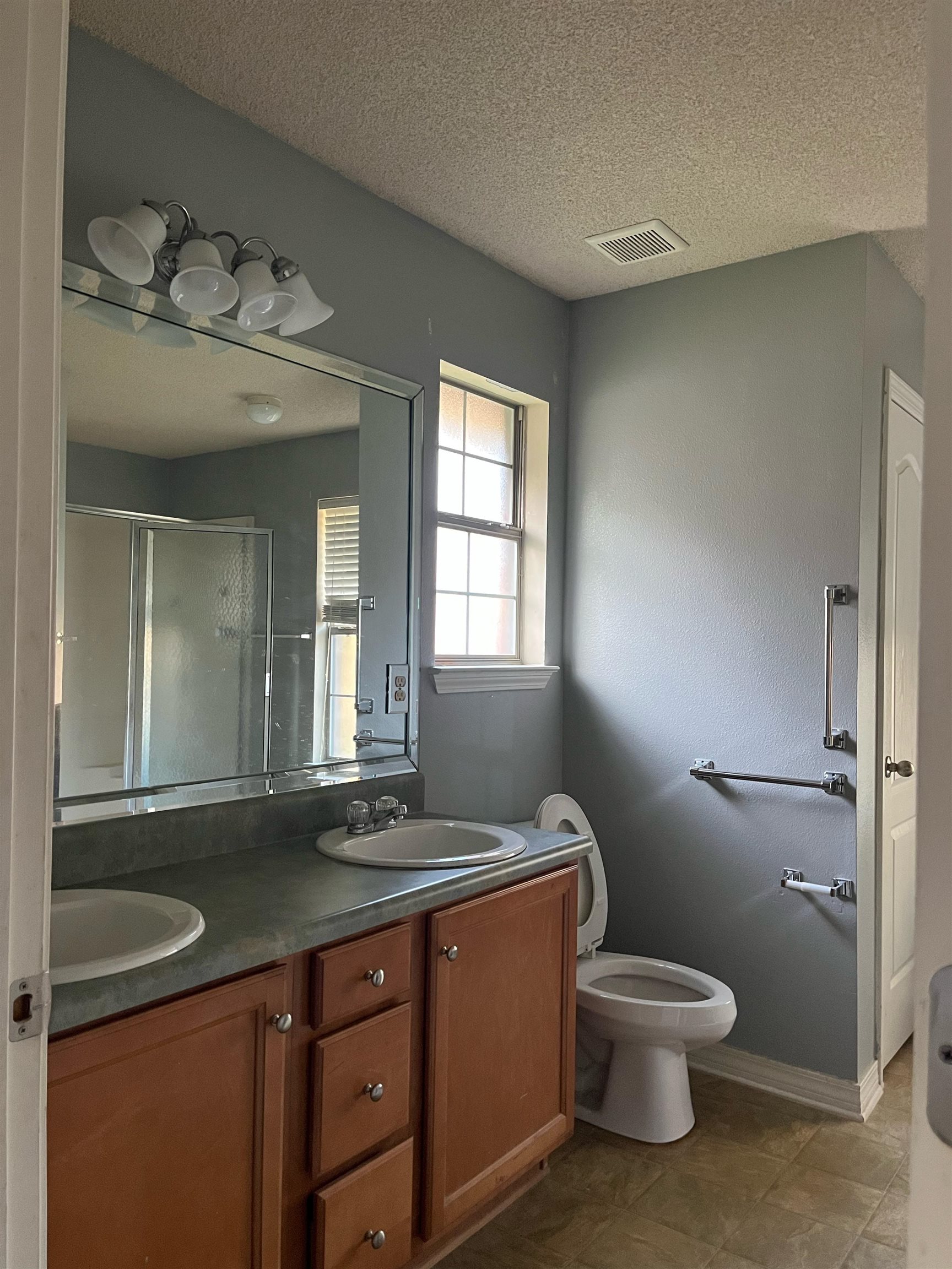 299 Ogden Court Foley, AL 36535 - Photo 12 of 21 Bathroom