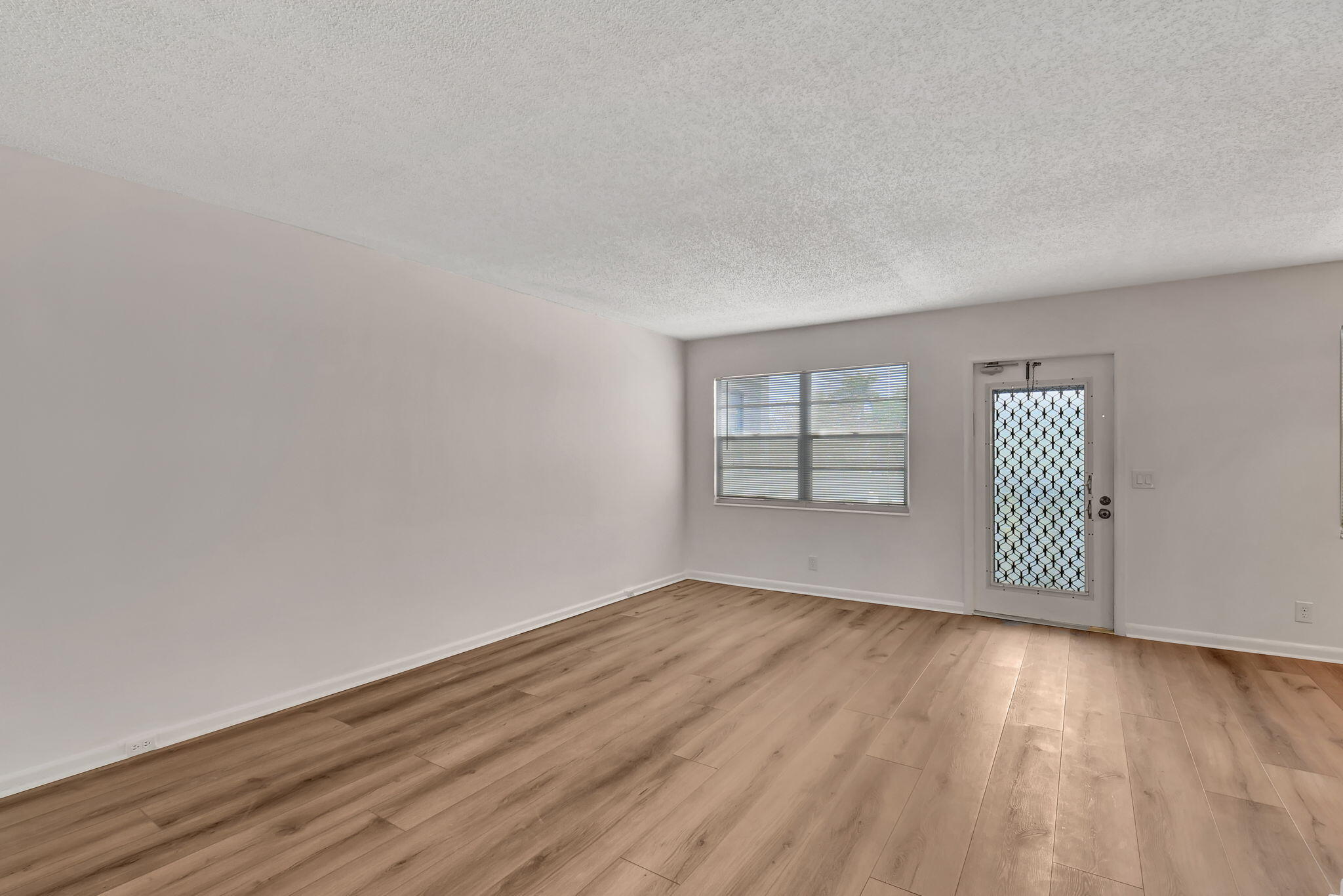 2074 Exeter, Unit 2074E Boca Raton, FL 33434 - Photo 13 of 66 Living Room