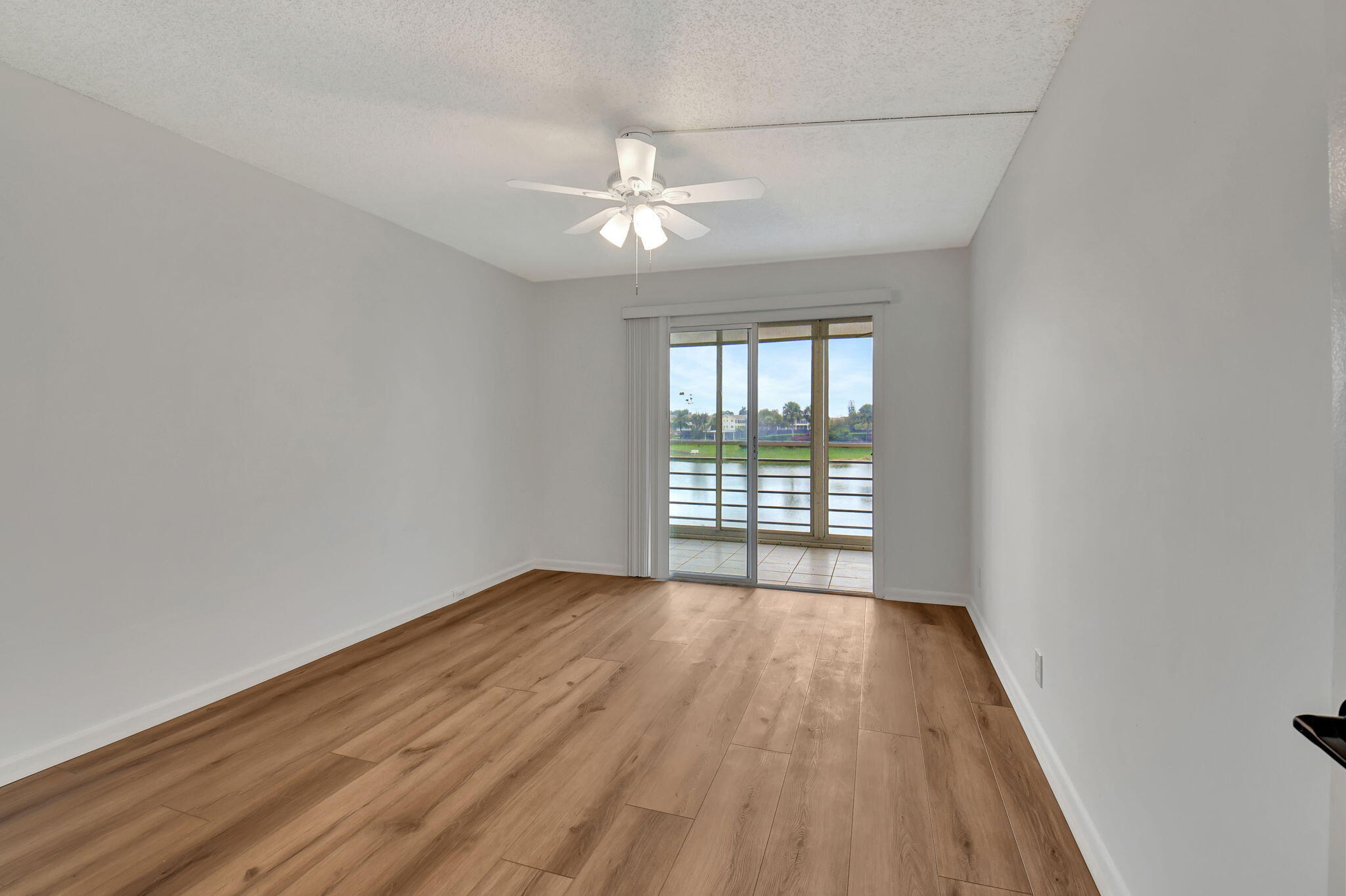 2074 Exeter, Unit 2074E Boca Raton, FL 33434 - Photo 19 of 66 2nd bedroom