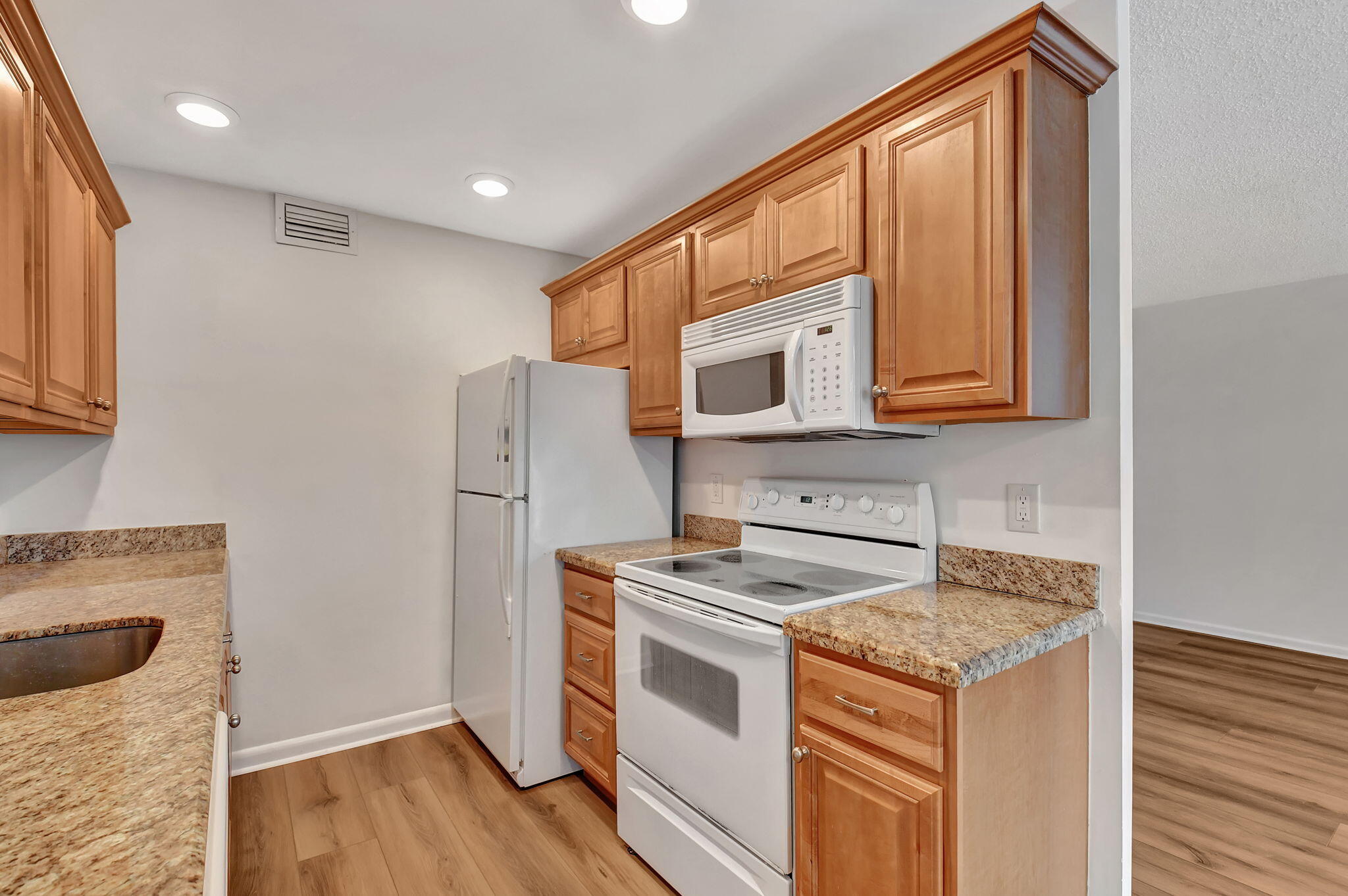2074 Exeter, Unit 2074E Boca Raton, FL 33434 - Photo 9 of 66 Kitchen