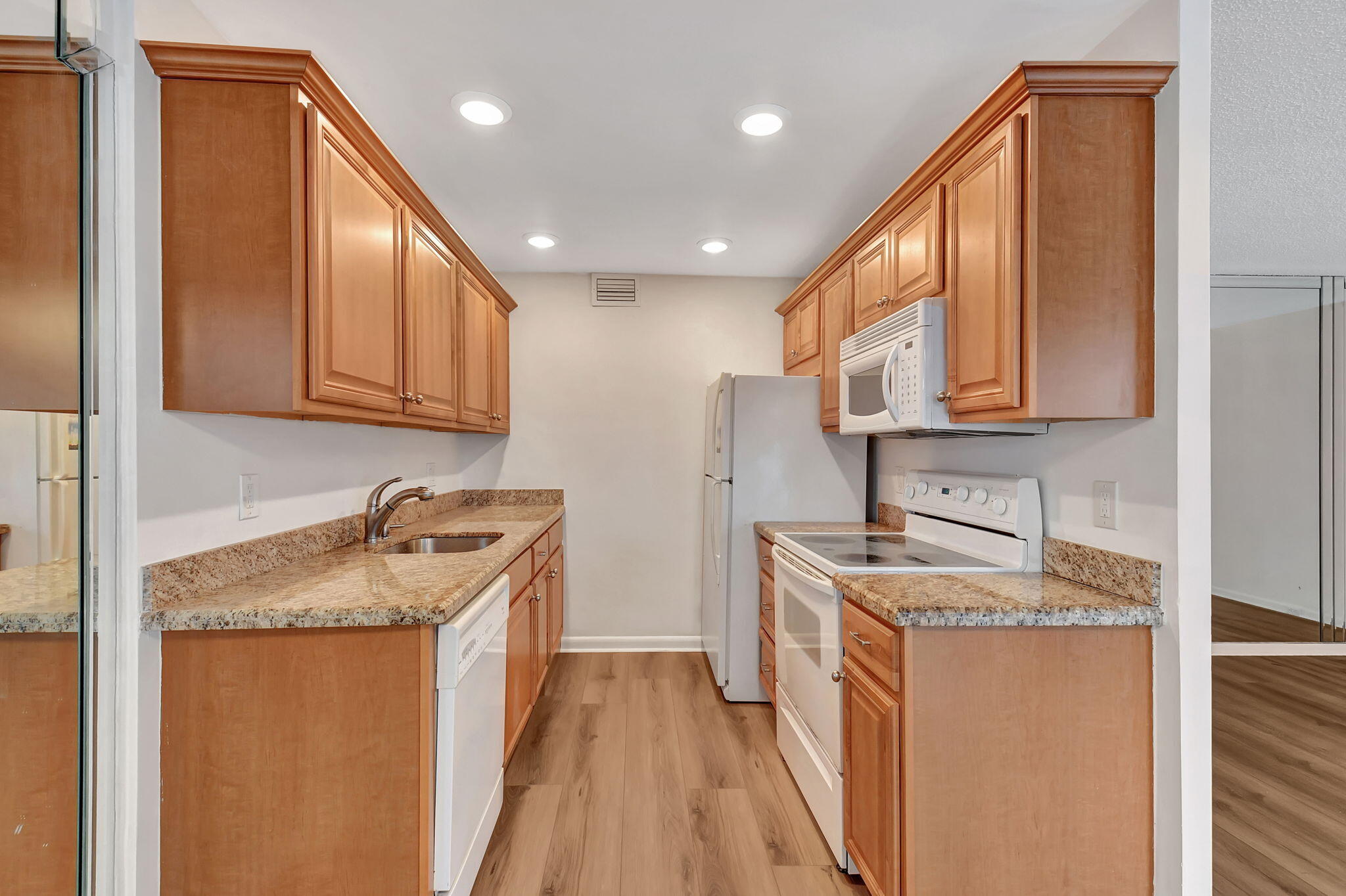 2074 Exeter, Unit 2074E Boca Raton, FL 33434 - Photo 10 of 66 Kitchen