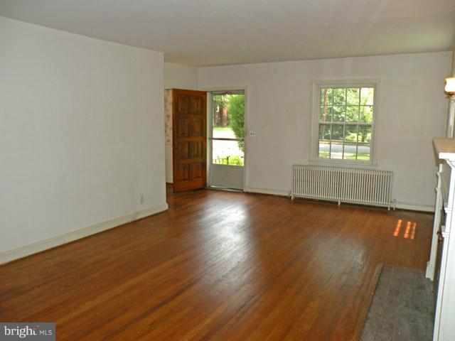 2804 Ridge Rd Drive Alexandria, VA 22302 - Photo 8 of 25 Living Room