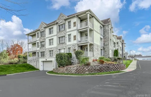 $575,000 | 30 North De Baun Avenue, Unit 204, Suffern, NY 10901