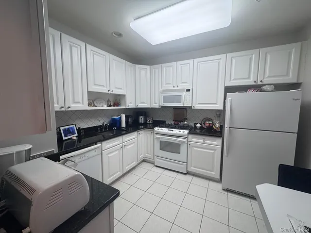 $575,000 | 30 North De Baun Avenue, Unit 204, Suffern, NY 10901