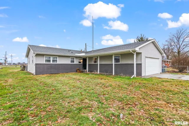 $210,000 | 614 East Walnut Street, Chatham, IL 62629