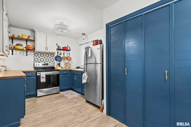 $210,000 | 614 East Walnut Street, Chatham, IL 62629