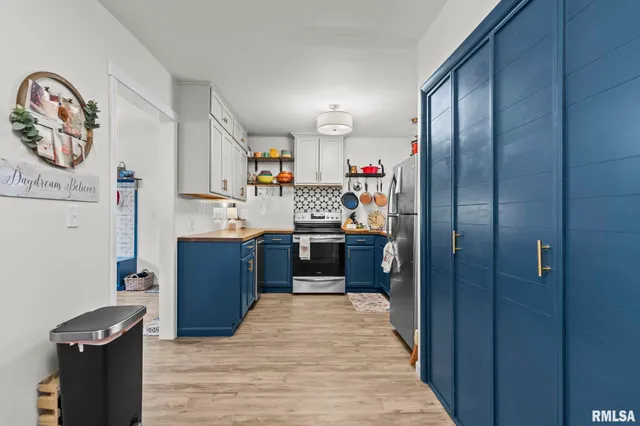 $210,000 | 614 East Walnut Street, Chatham, IL 62629