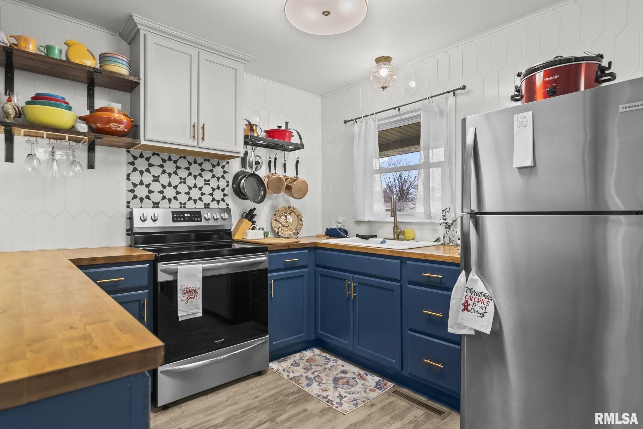 614 East Walnut Street Chatham, IL 62629 - Photo 16 of 38