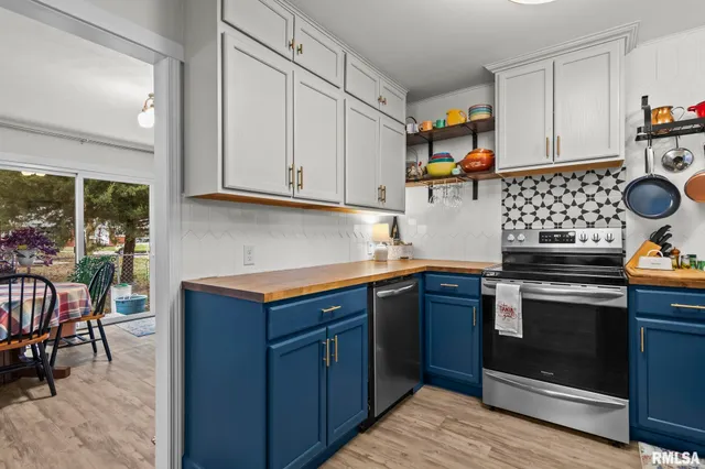 $210,000 | 614 East Walnut Street, Chatham, IL 62629