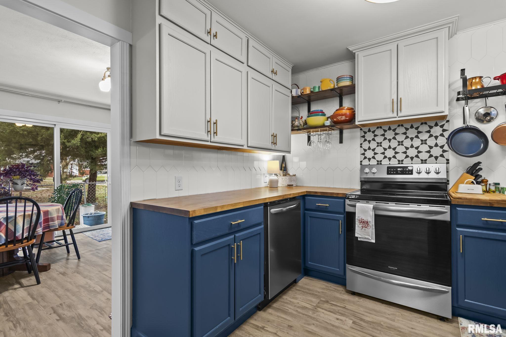 614 East Walnut Street Chatham, IL 62629 - Photo 17 of 38