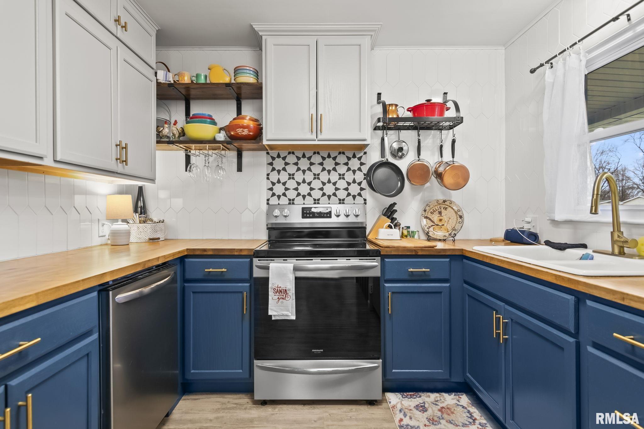 614 East Walnut Street Chatham, IL 62629 - Photo 18 of 38